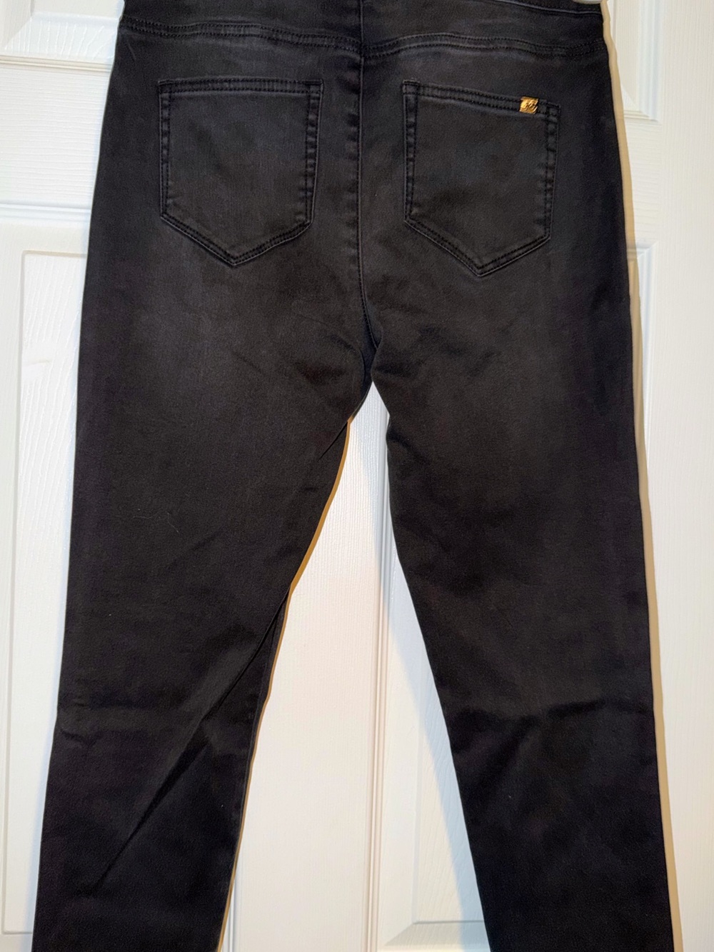 Jennifer Lopez Women’s Mid-Rise Jeggings w/Black Gem Embellishment - Picture 6 of 7